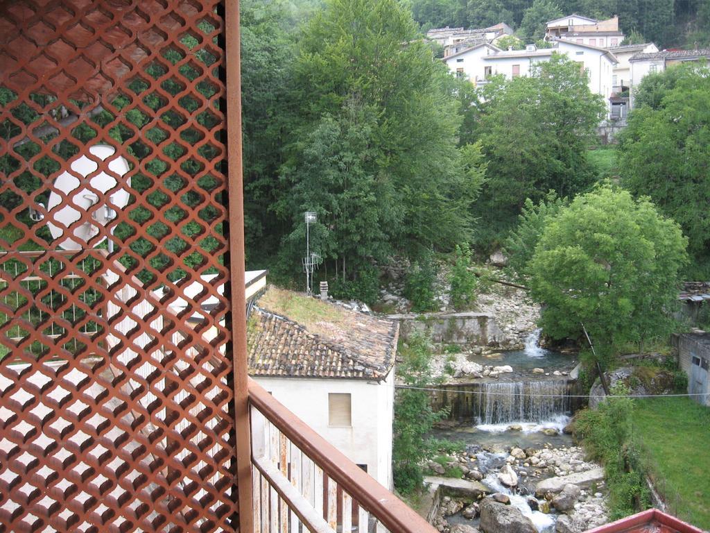 Hotel Casale Isola del Gran Sasso d'Italia Exterior photo