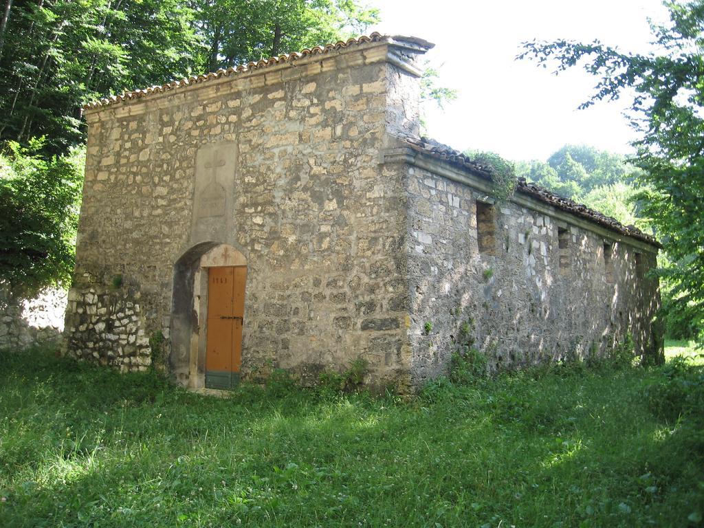 Hotel Casale Isola del Gran Sasso d'Italia Exterior photo