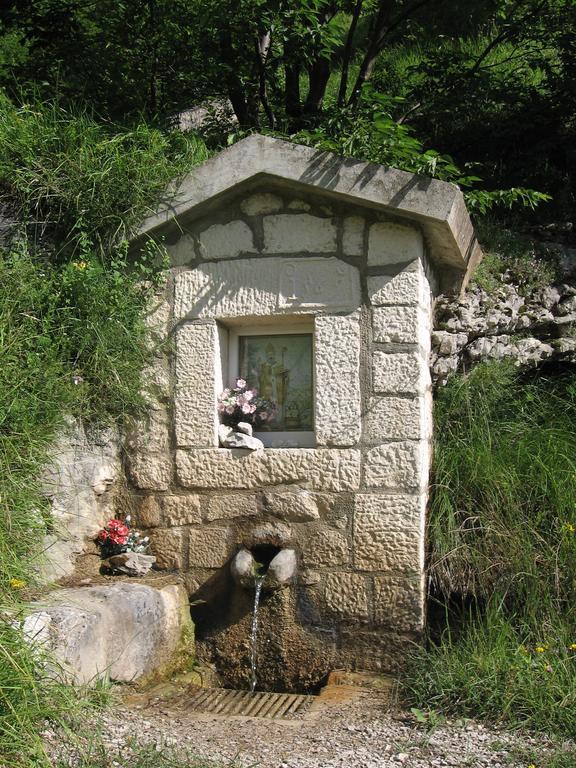 Hotel Casale Isola del Gran Sasso d'Italia Exterior photo