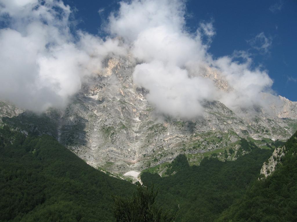 Hotel Casale Isola del Gran Sasso d'Italia Exterior photo